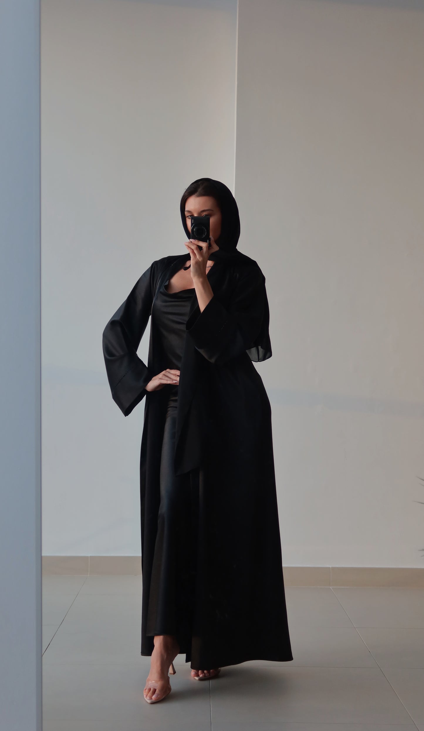 Emirati Satin black