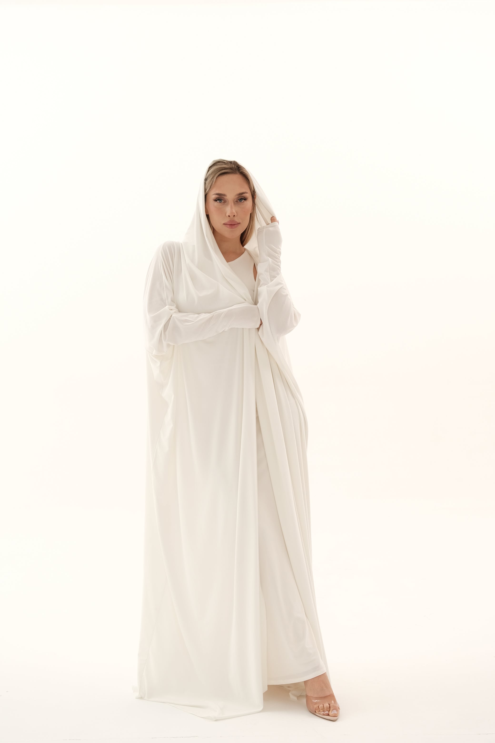 Stretching Abaya White