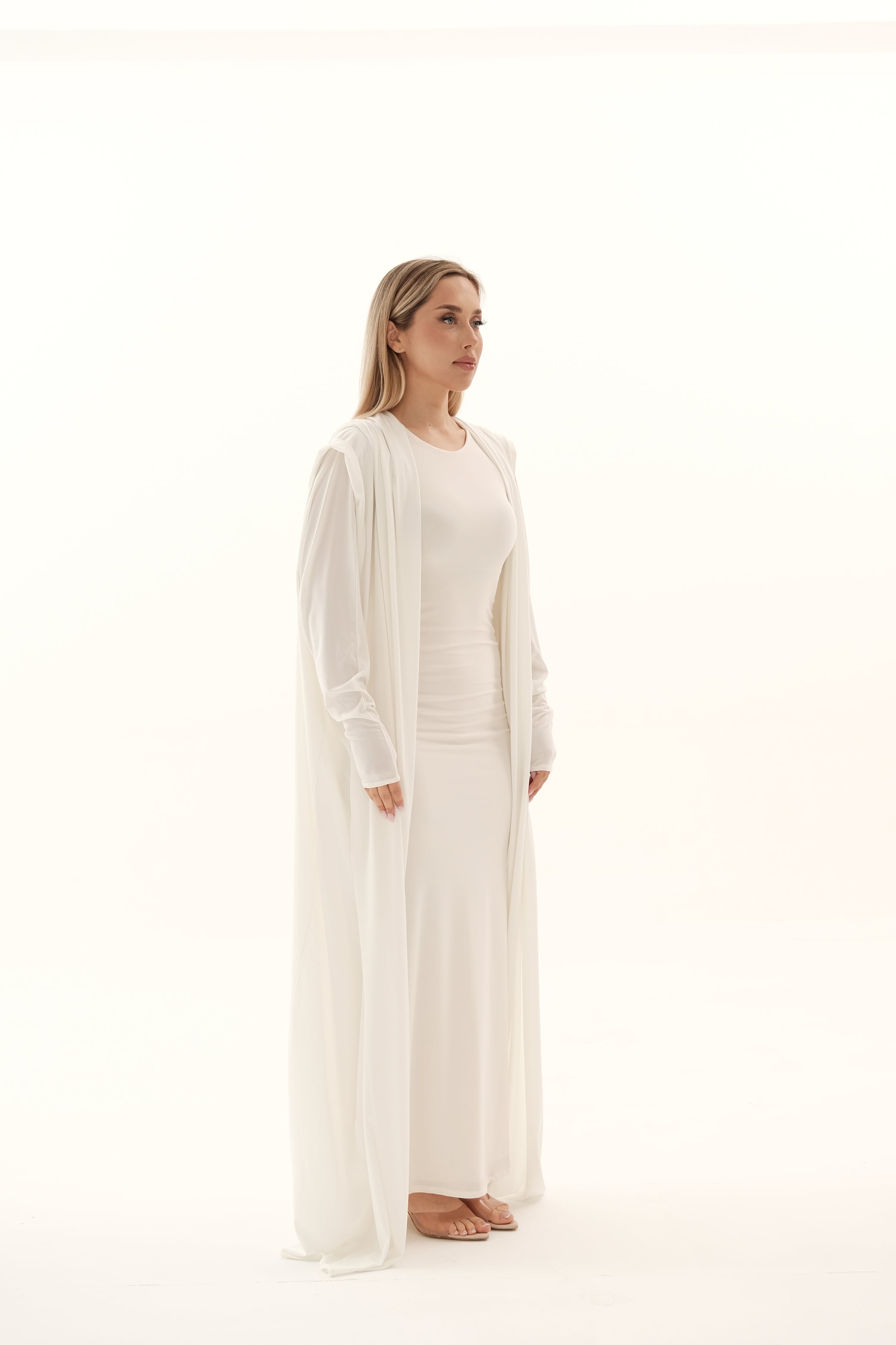 Stretching Abaya White